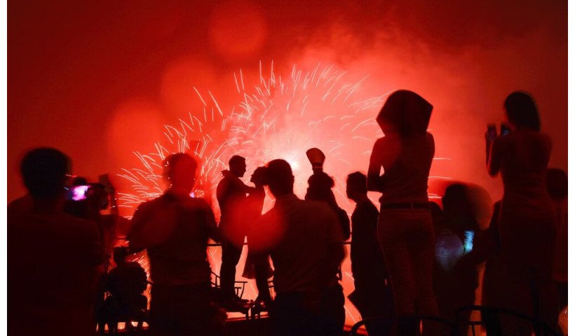 Pokaz fajerwerków na wesele – z firmą czy samodzielnie?